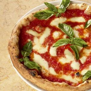 Impariamo a fare la pizza a casa