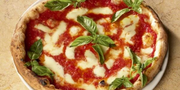 Impariamo a fare la pizza a casa