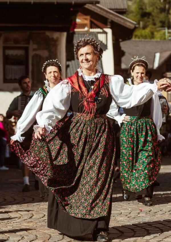 Spettacolo del Gruppo Folk di Mezzano