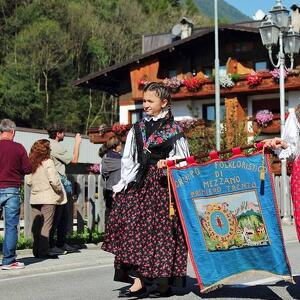 Esibizione del Gruppo Folkloristico di Mezzano