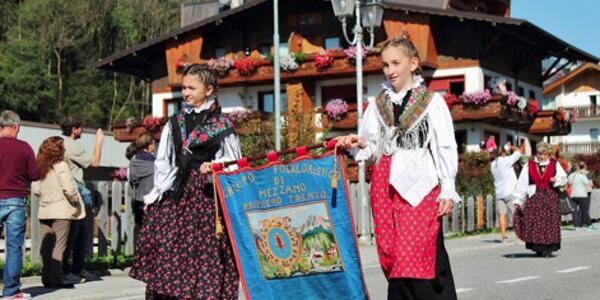 Esibizione del Gruppo Folkloristico di Mezzano