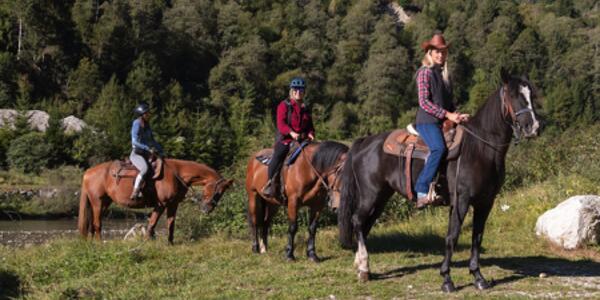 Trekking a Cavallo al Lago Calaita